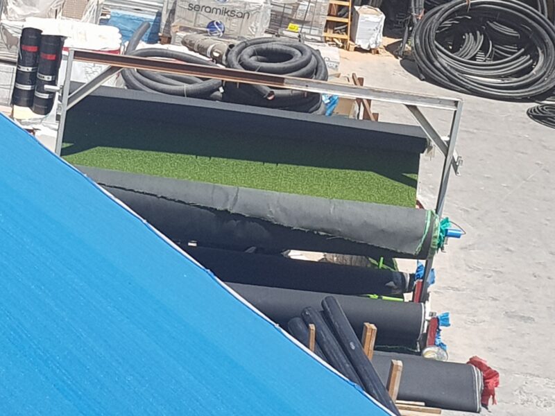 גלילי בד גיאוטכני ודשא סינתטי בחצר הסניף